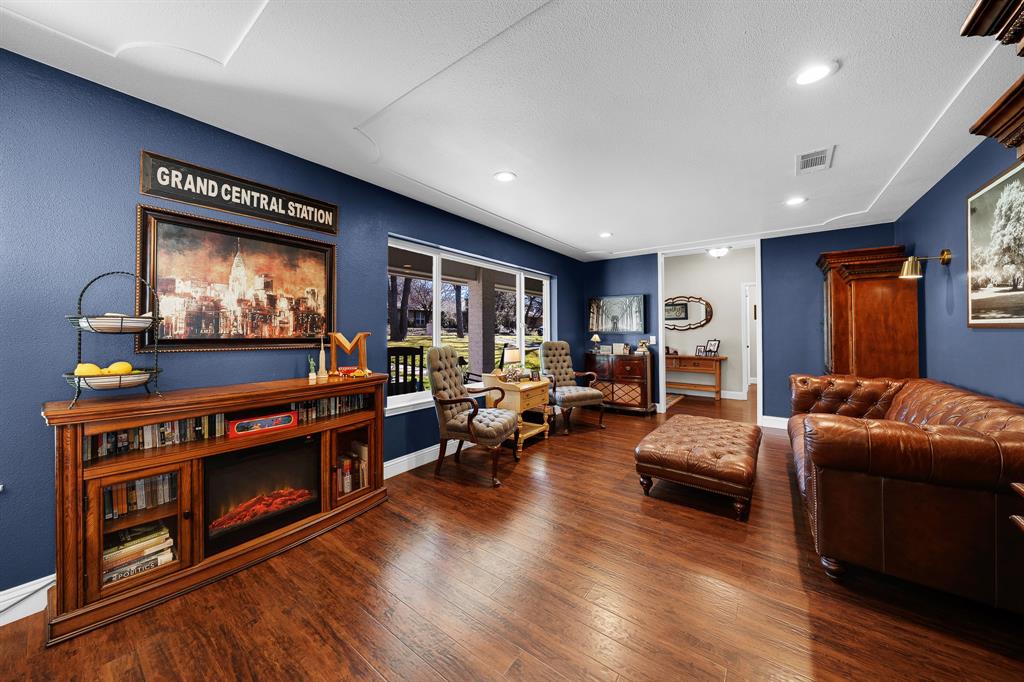 1011 Tanglewood Lane