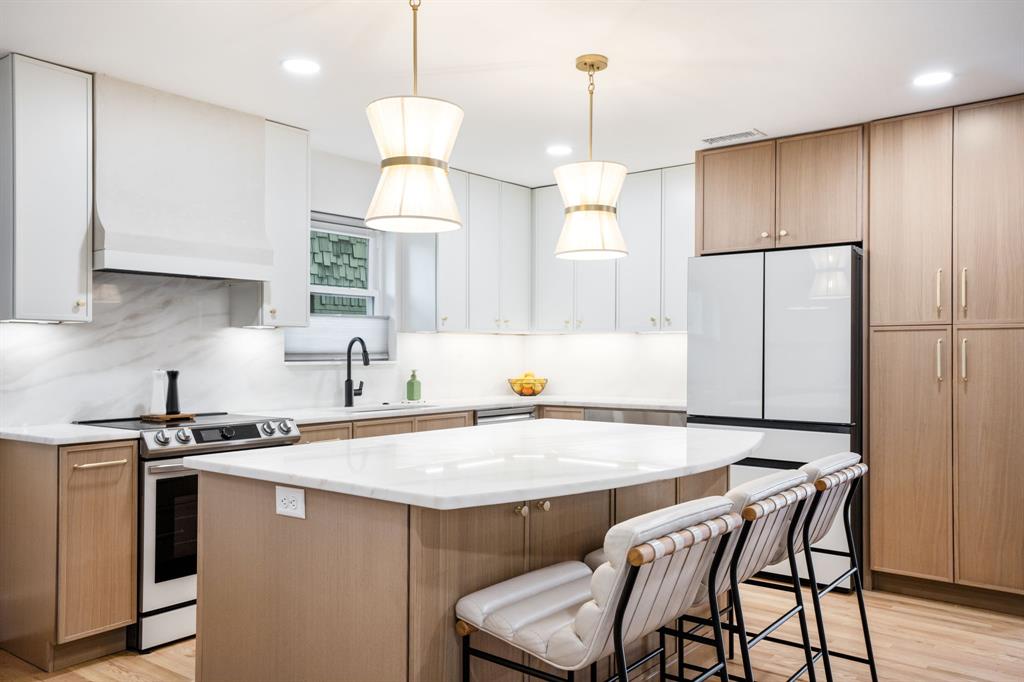 6833 Winchester Street