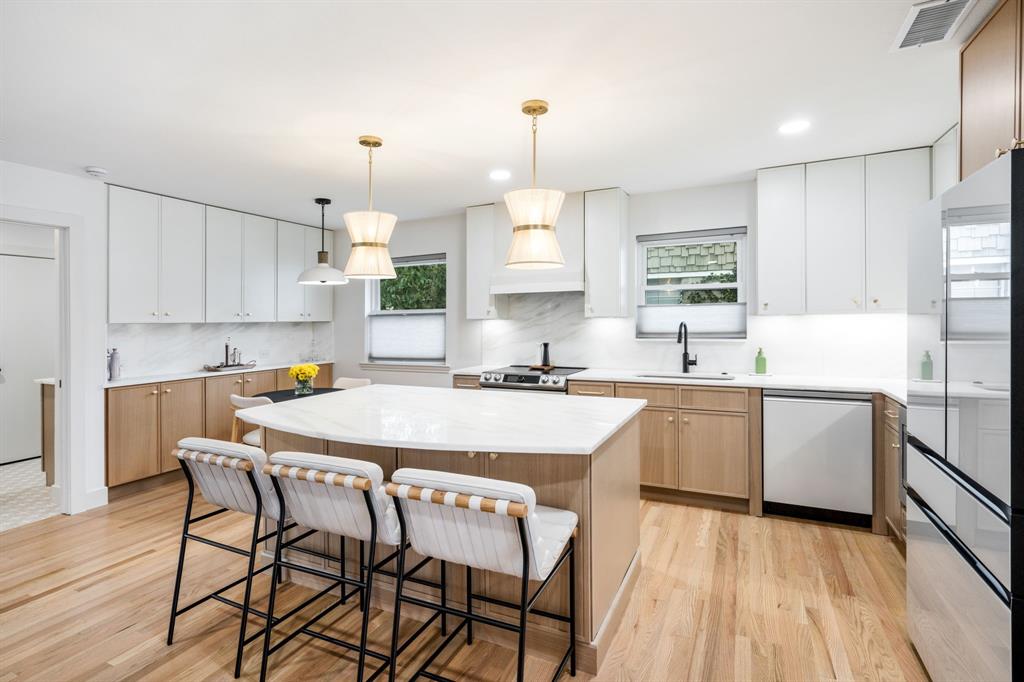 6833 Winchester Street