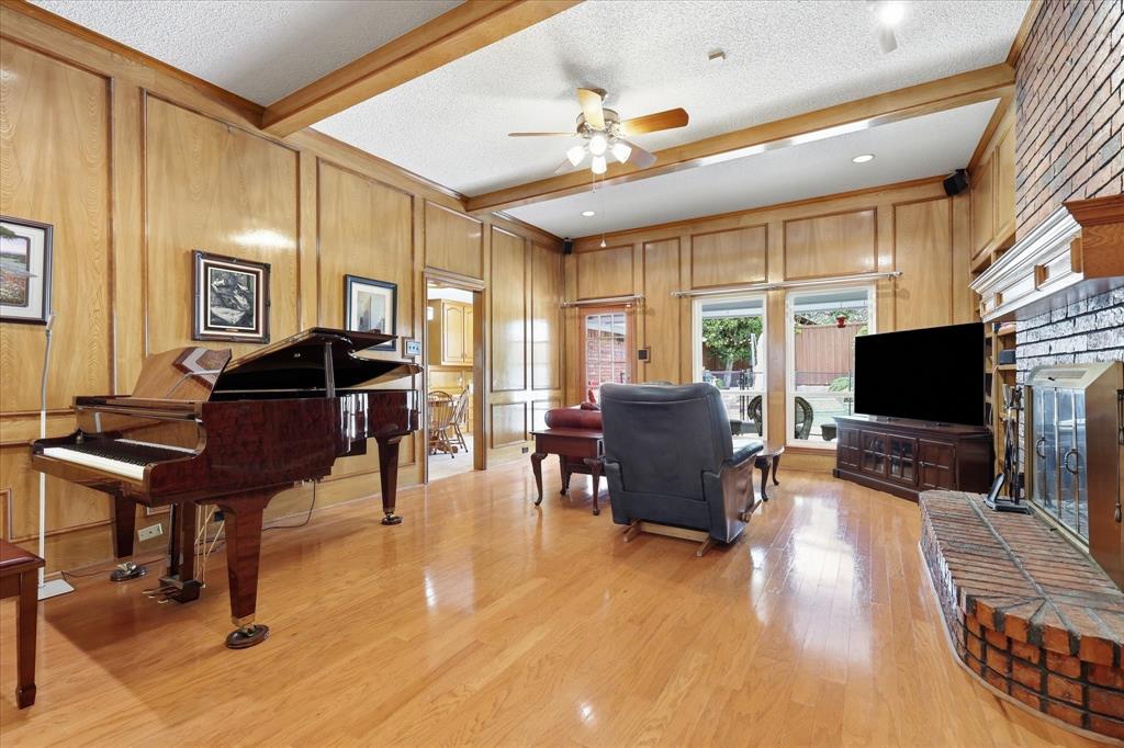 732 Meadowlark Lane