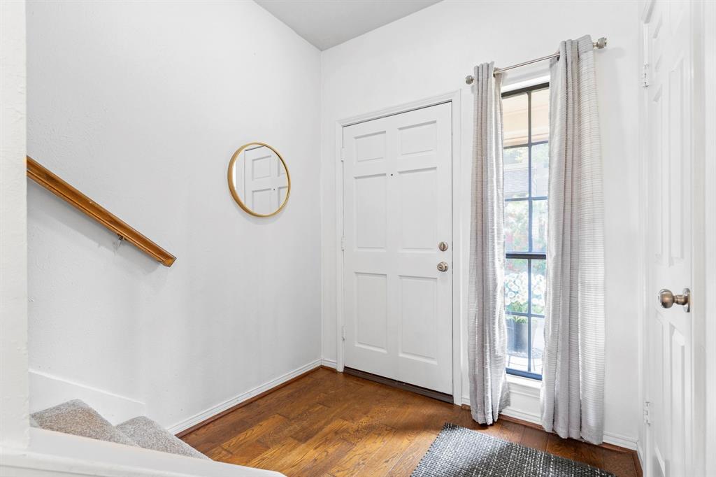 Glen Oaks Twnhms Condo - Residential