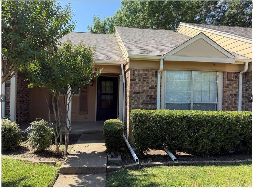 **INVESTOR OPPORTUNITY**Fully Furnished

Rare rare opportunity in the heart of Plano with 2bed and 1.5 bath and 1 story only. Situated in Briar Park Village community with Pool. Walking distance to shopping centers and nearby major hw 75. Assigned parking space and plenty of parking around for visitors. HOA will cover exterior maintenance, trash and water. New Water Heater in 2024, indoor cooling unit 2024 , Dish Washer and Vent Hood updated in kitchen, and backyard patio is covered with stones. Hurry! Don't miss this opportunity!

Very consistently rented out on  Furnished Finder for minimums of 30 Days. 

Qualifies for a DSCR loan