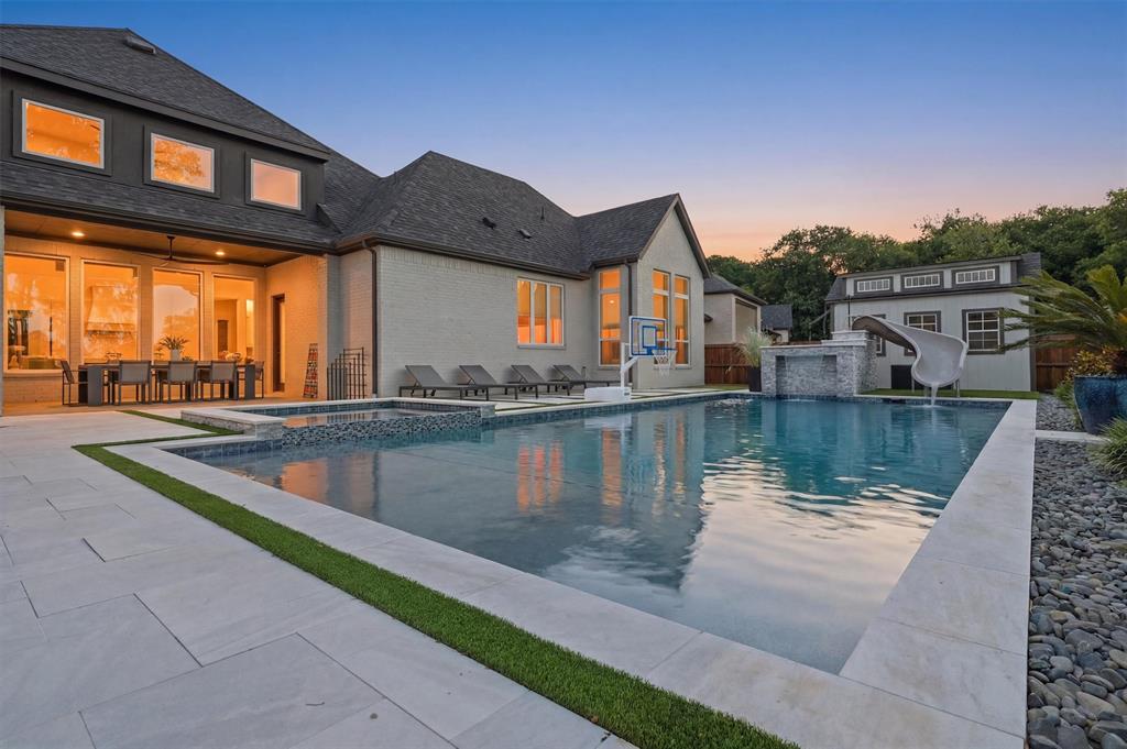 1813 Paxton Pass