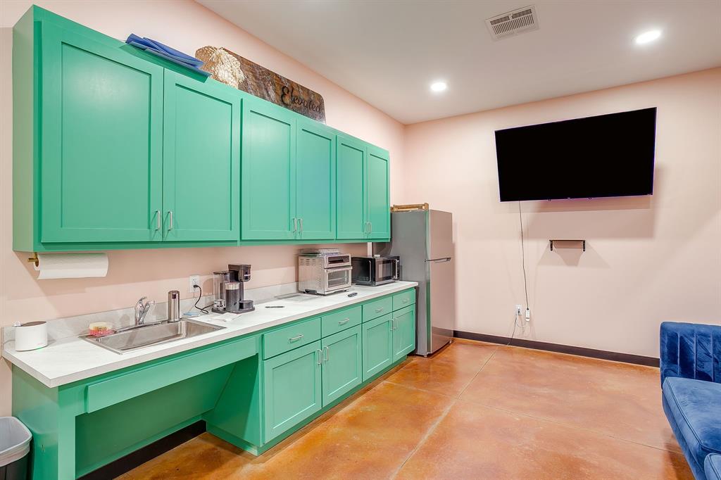 Broadway Bus Park II - Commercial Sale