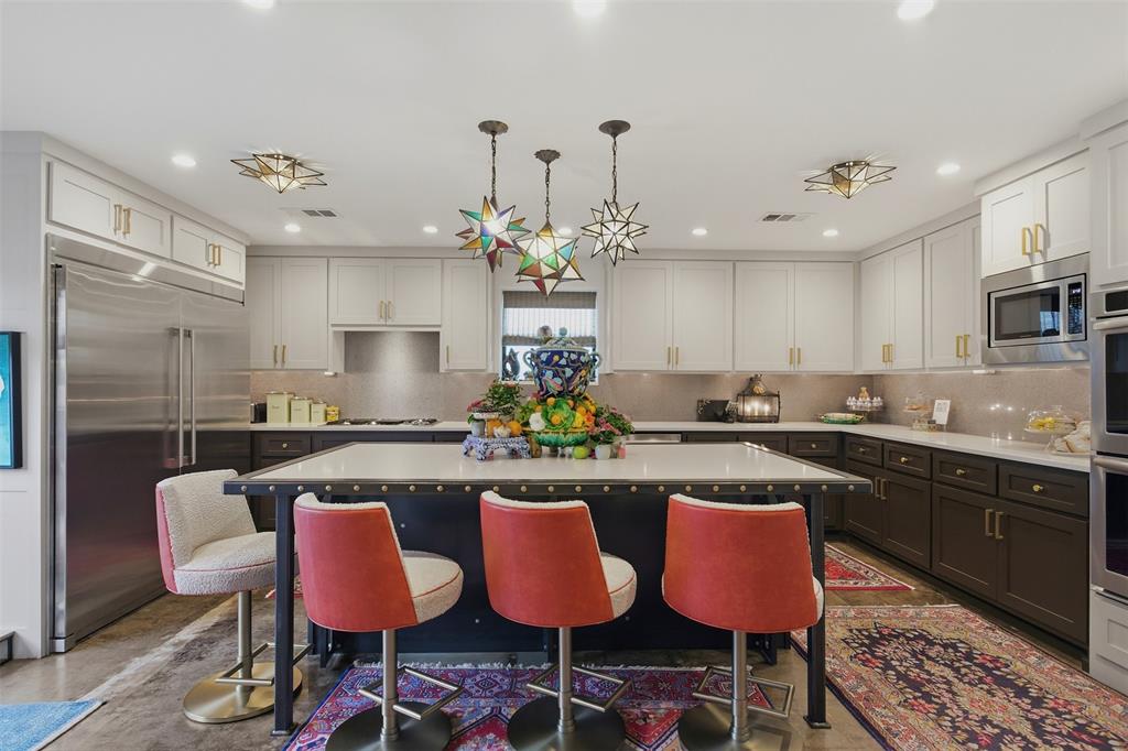 2303 FARRINGTON CONDOS - Residential