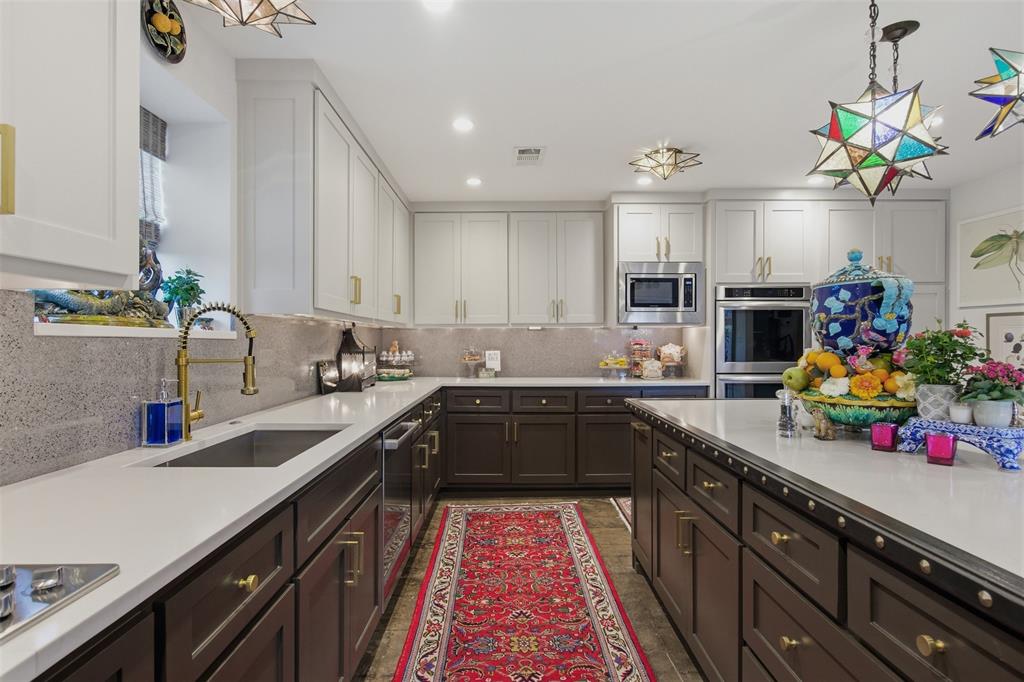 2303 FARRINGTON CONDOS - Residential