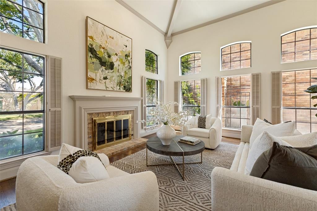 2 Grovenor Court