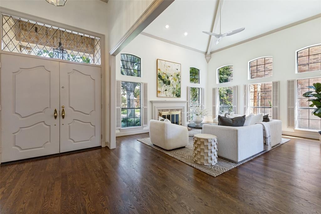 2 Grovenor Court