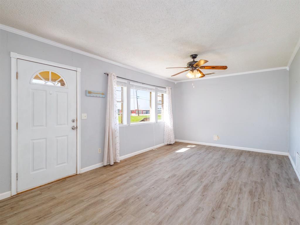 113 E River Oaks Road