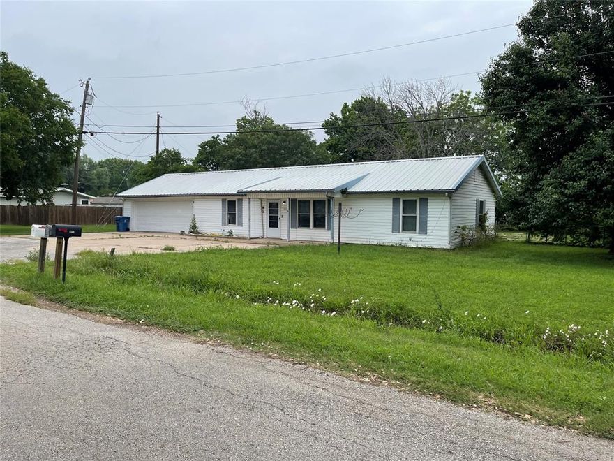 CASH SALE!!    LET'S MAKE THIS HAPPEN!!    Nice 3 bed 2 bath with an additional family room or main cave.    Separate dining area that opens to kitchen and living room.   Laundry room is big enough for full size washer and dryer and extra fridge or freezer.     The two car garage is oversized with a built in small workshop in the front.    
A family room on the back of the house could be a bedroom it does not have a closet.     The back porch is covered looking into a large fenced back yard.   Bonus is a large STORM SHELTER. Outside the back yard fence is a large 38x35 workshop with electric.  220 wiring as well.   Park your RV or boat or multi vehicles.  This workshop has a separate drive behind the house.    There is a small storage building in the back yard as well.   This home has been mostly freshly painted inside.  Quiet neighborhood and conveniently located in the city for easy access to local shops.     Huge bonus is the property is appx 15 minutes to Lake Whitney.   
Easy access to the lake from multiple ways.    Lake Whitney is a great Striper Lake.    Multiple RV parks for camping nearby and 4 local Marinas.

Bring your boat, and all the lake toys, this place has plenty of room to park them under cover.    Don't miss out on this one!!