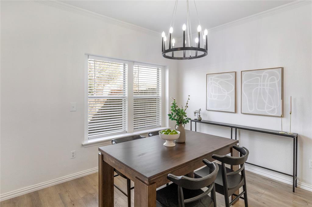 1911 Maplewood Trail