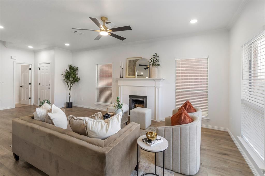 1911 Maplewood Trail