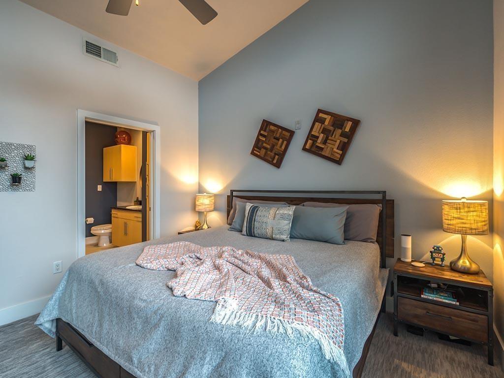 4605 Cedar Springs Road 305