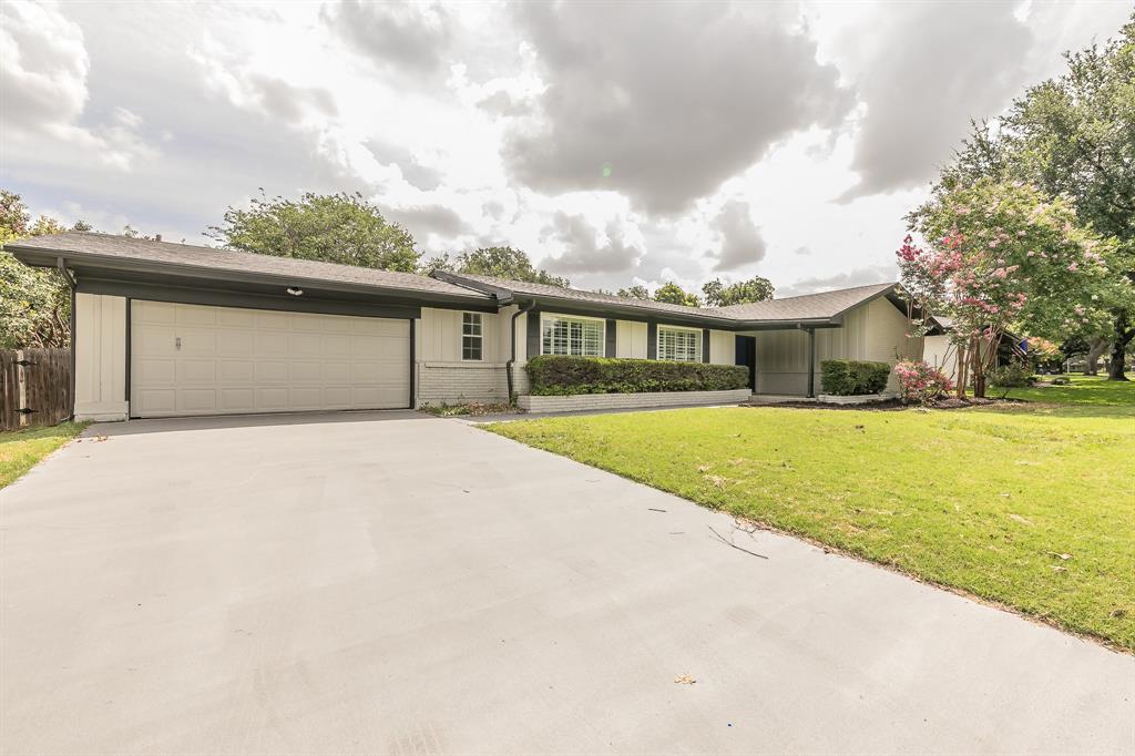 4348 Selkirk Drive W