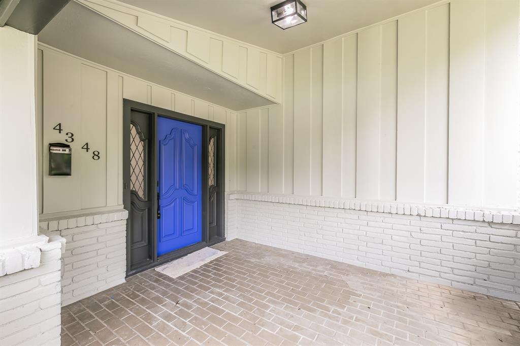 4348 Selkirk Drive W