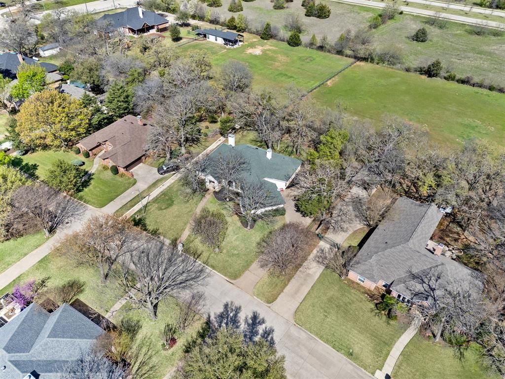Photo of 809 Majestic Oaks Court, Mansfield, TX 76063 (MLS # 21207130)