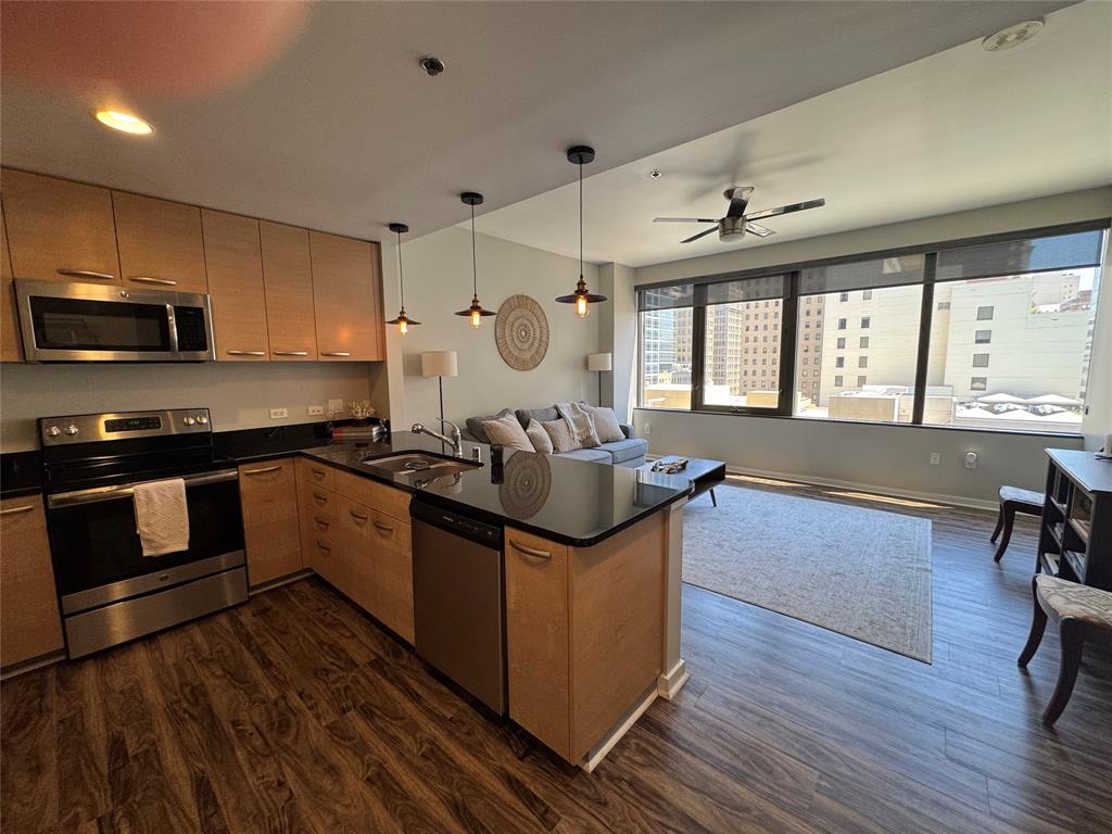 1200 Main Street 812
