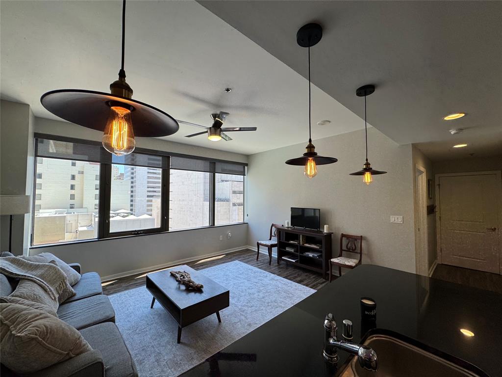 Metropolitan 1200 Main St Condo - Residential