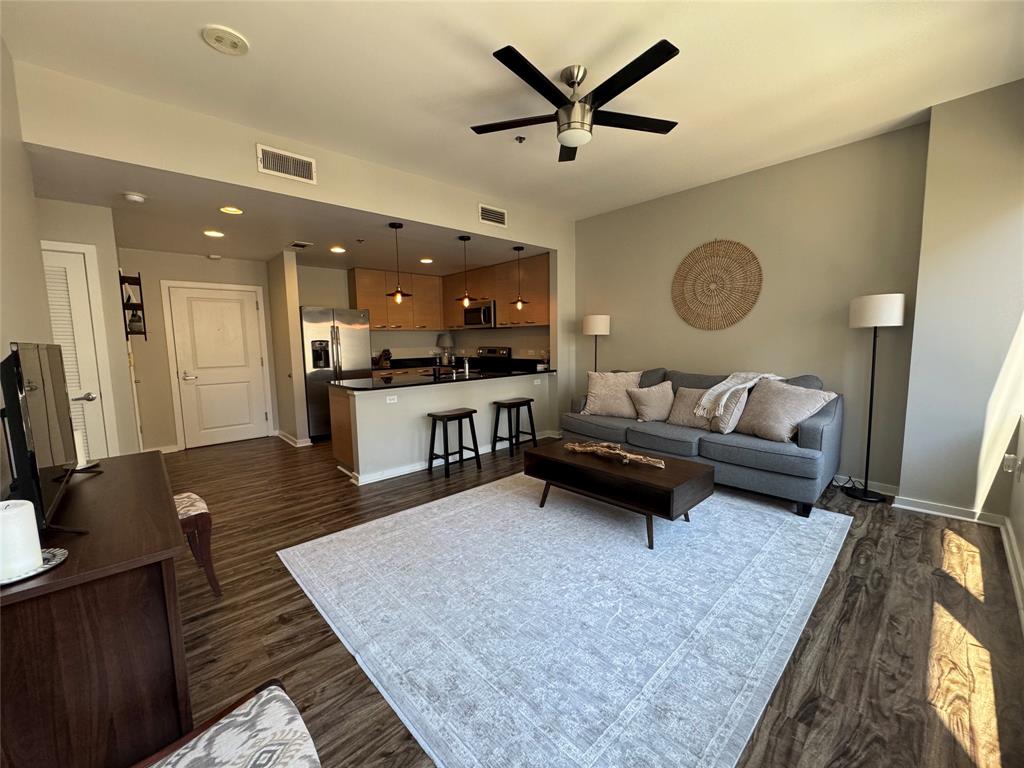 1200 Main Street 812