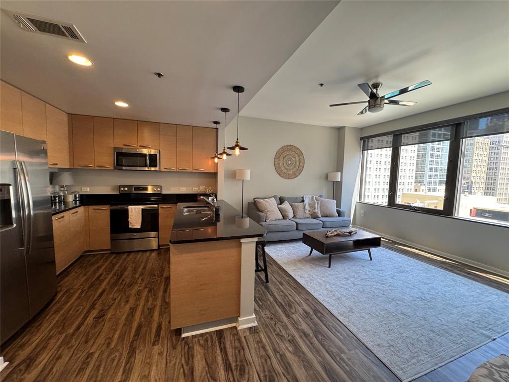 1200 Main Street 812