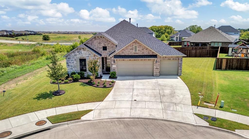 1401 Thunderbird Drive