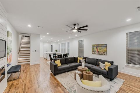 Tiny photo for 219 W Yarmouth Street, Dallas, TX 75208 (MLS # 21101057)