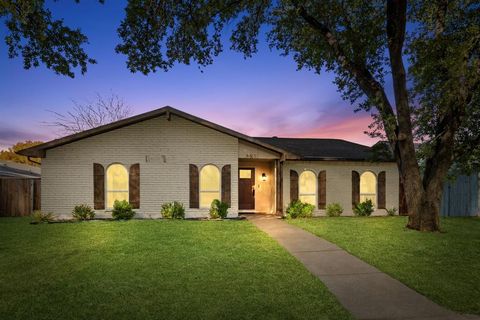 Photo of 8605 Grumman Drive, Dallas, TX 75228 (MLS # 21252764)