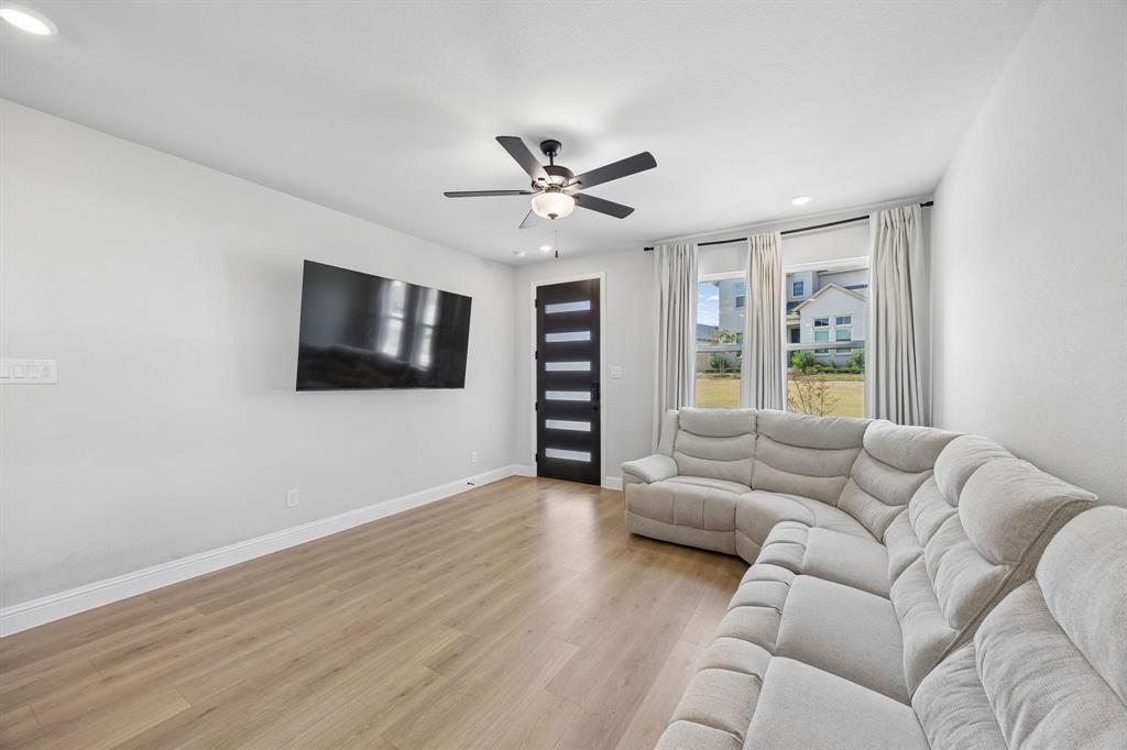 1201 Sideoats Mews