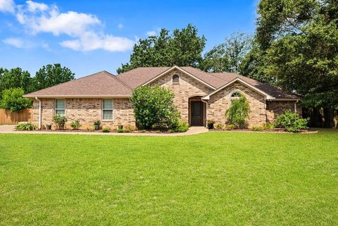 A home in Lindale