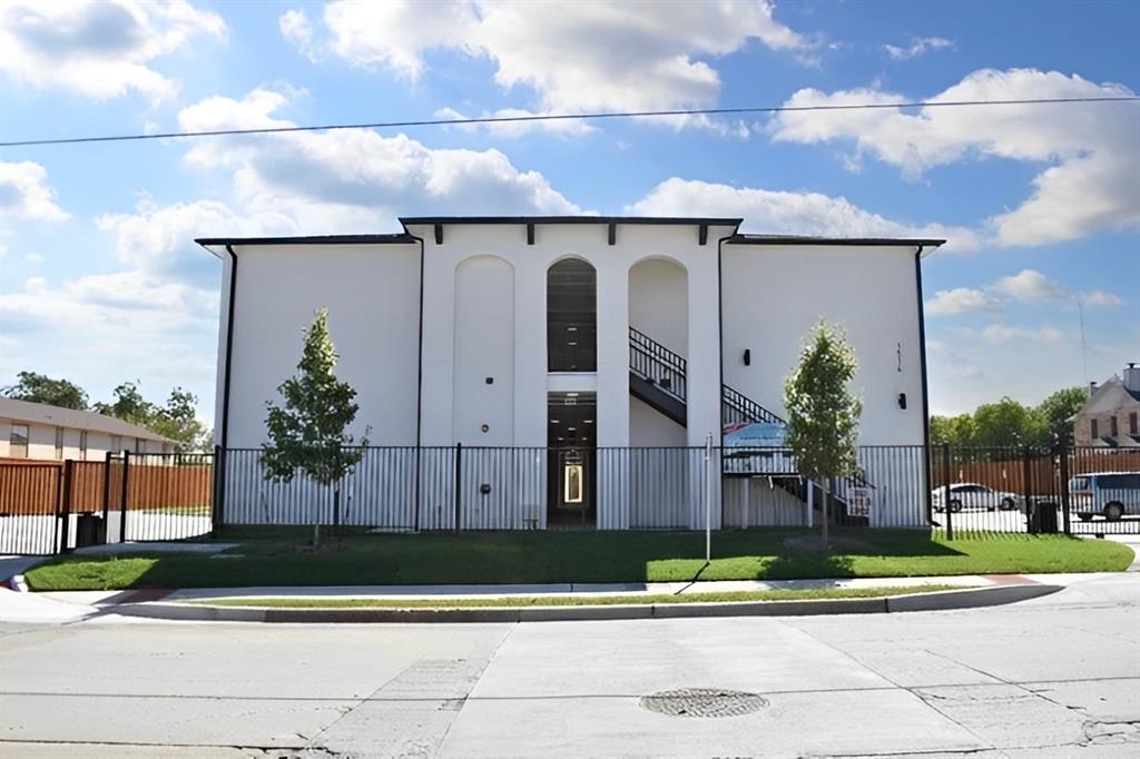 1514 E 15th Street 10