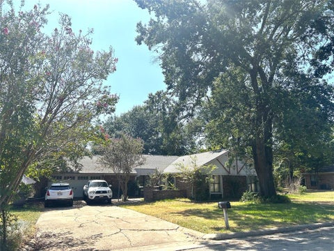 Photo of 920 Brandyn Place, Paris, TX 75462 (MLS # 21359321)