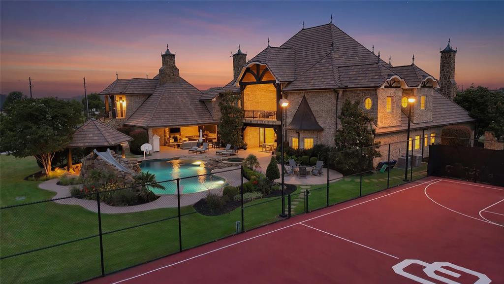 2601 Twelve Oaks Lane