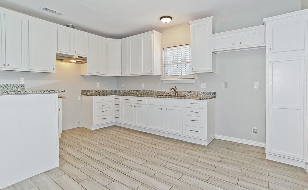 ERVAY TERRACE - Residential Lease