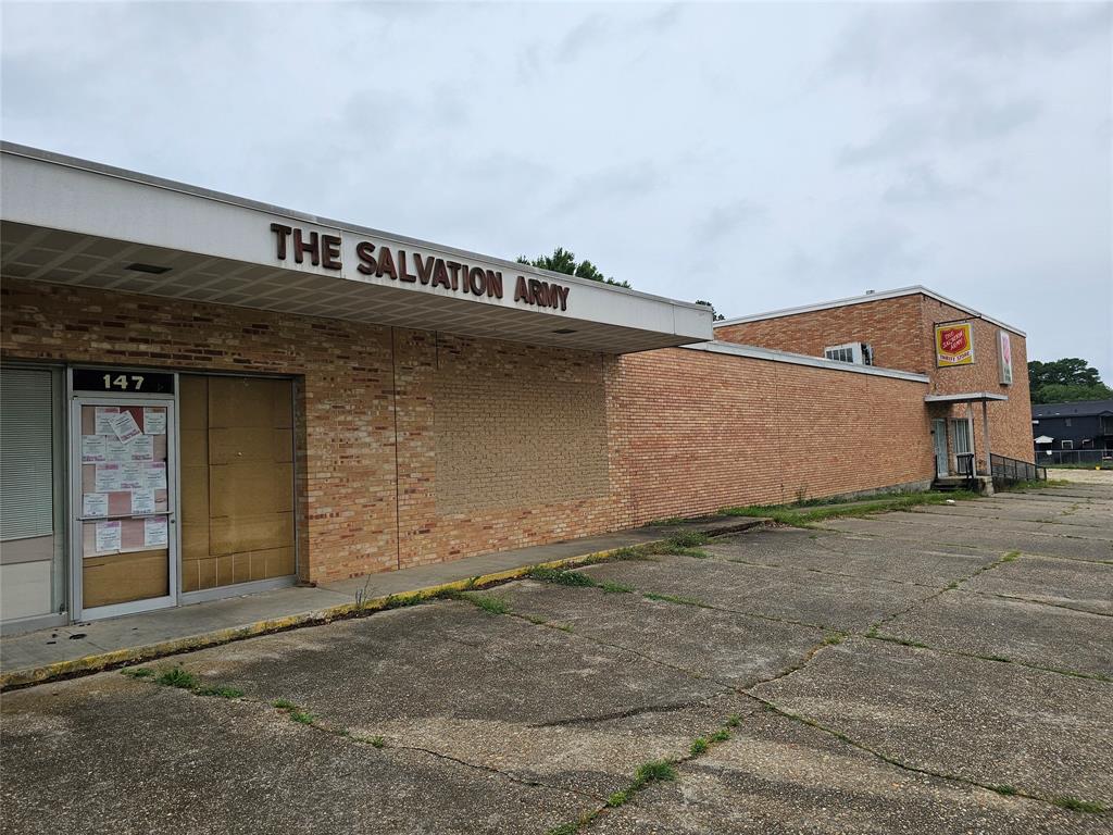 Photo 1 of 7 — 147 E Stoner Avenue, Shreveport, LA 71101