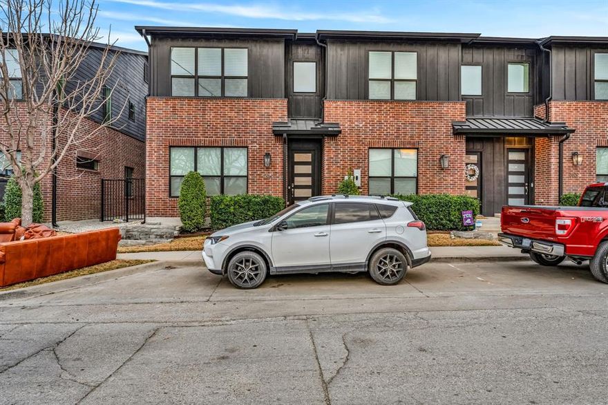 Modern 3-bed, 2.5-bath townhome built in 2019 offering 1,993 sqft of stylish, low-maintenance living. Open-concept layout with wide-plank flooring, high ceilings, stainless steel appliances, and a spacious primary suite. Private two-car garage and contemporary brick exterior. Prime Fort Worth location just minutes from downtown, dining, and major highways. Move-in ready!