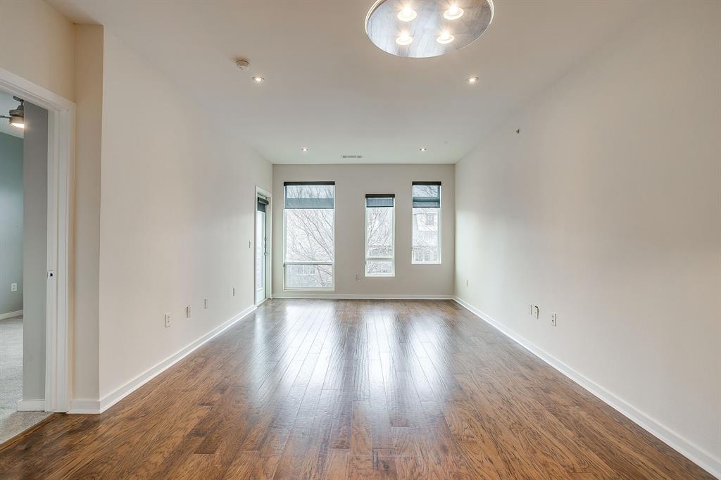 4107 Bowser Avenue 207