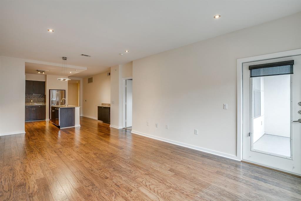 4107 Bowser Avenue 207