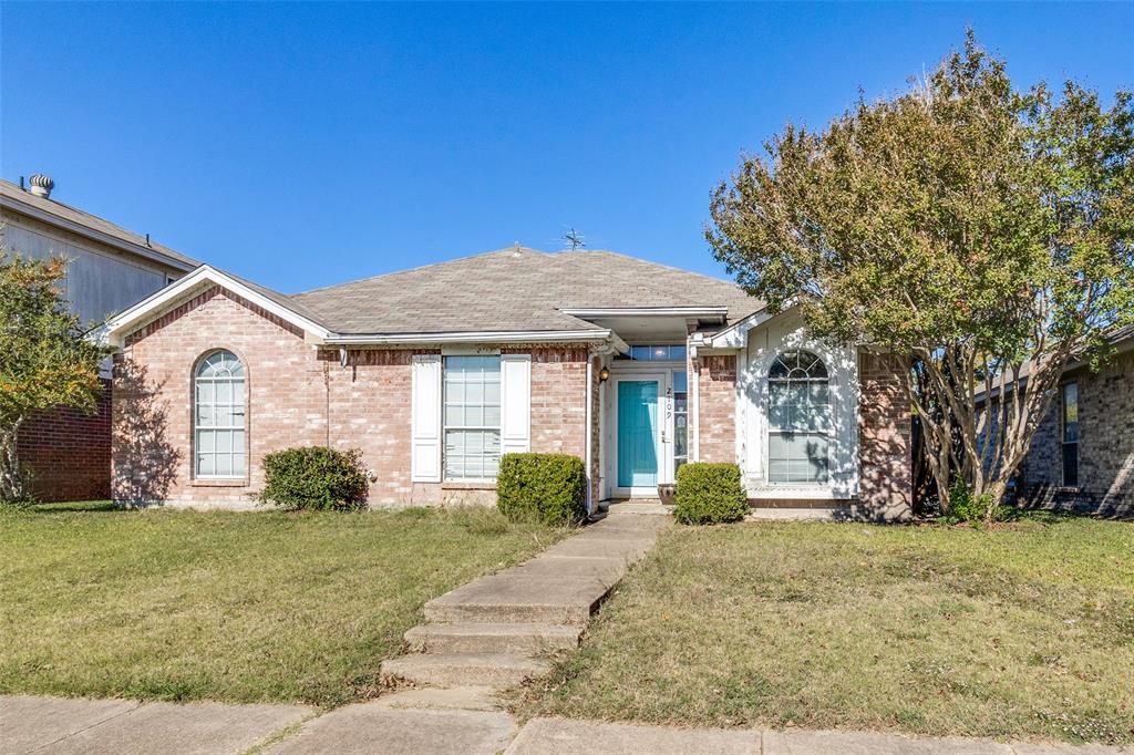 Photo of 2109 Emerald Oaks, Mesquite, TX 75181 (MLS # 21098319)