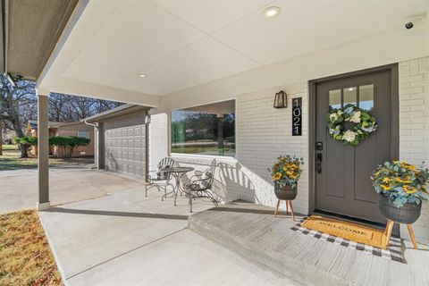 1021 Poe Street Azle TX 76020