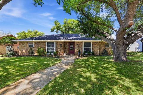 Photo of 1519 Chisolm Trail, Lewisville, TX 75077 (MLS # 21234020)