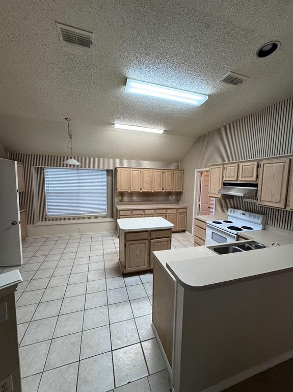 Seville Add Of The Highlands Ph II - Residential Lease