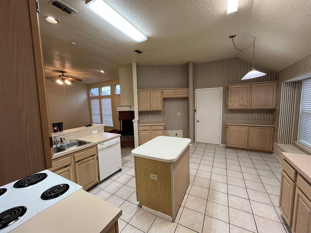 Seville Add Of The Highlands Ph II - Residential Lease