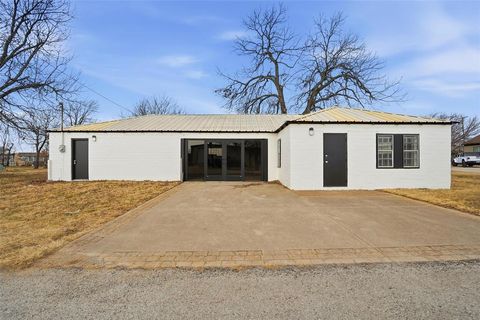 129 N Magnolia Street Crowley TX 76036