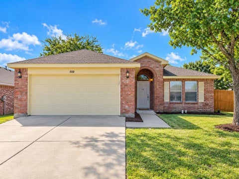 Photo of 800 Castlewick Court, Arlington, TX 76018 (MLS # 21388527)