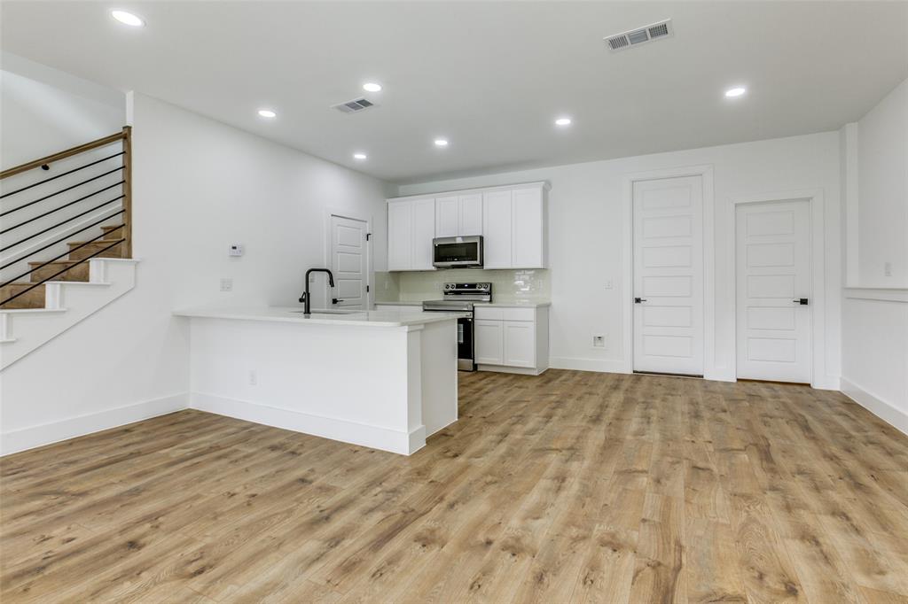 Timberleaf Lane TWNHMS - Residential