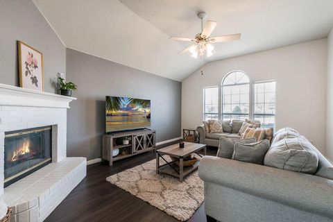 Photo of 1117 Darren Drive, Burleson, TX 76028 (MLS # 21163586)