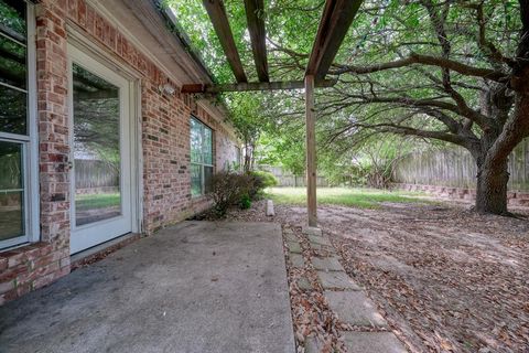 A home in Lindale