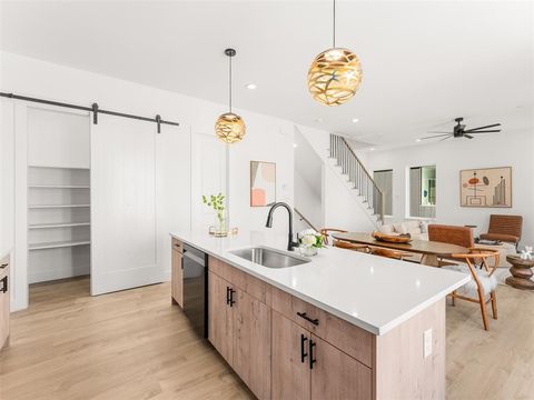 2015 N Prairie Avenue 107 Dallas TX 75204