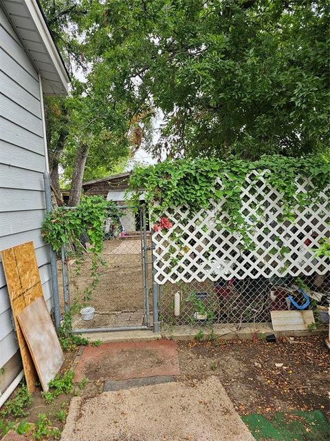 A home in Sansom Park