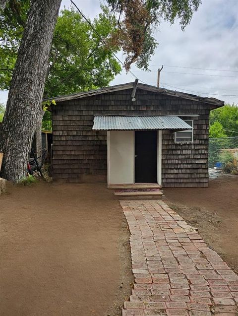 A home in Sansom Park